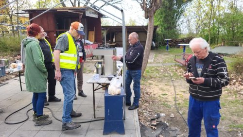 Aufbau-der-Container-Burg-nach-dem-verheerenden-Brand-unseres-Clubhauses-001