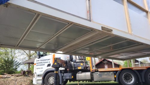 Aufbau-der-Container-Burg-nach-dem-verheerenden-Brand-unseres-Clubhauses-004