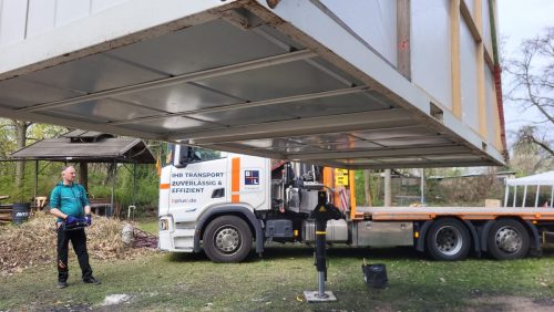 Aufbau-der-Container-Burg-nach-dem-verheerenden-Brand-unseres-Clubhauses-005