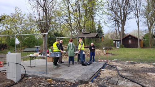 Aufbau-der-Container-Burg-nach-dem-verheerenden-Brand-unseres-Clubhauses-014