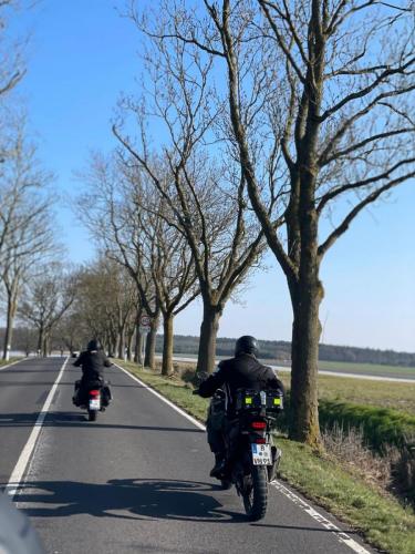 Ausfahrt-des-M.C.-Hermsdorf-e.V.-nach-Wustrau-2025-33