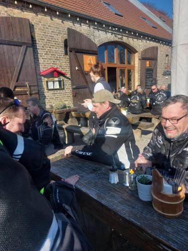 Ausfahrt-des-M.C.-Hermsdorf-e.V.-nach-Wustrau-2025-50